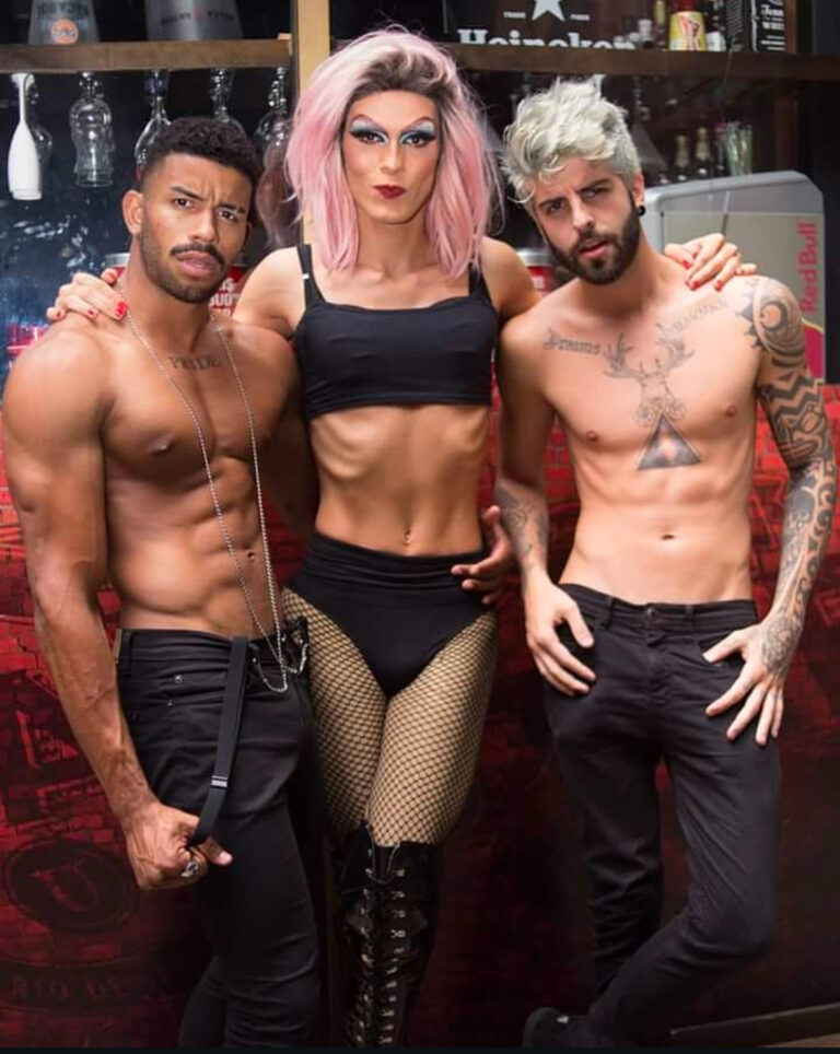 Primeiro trabalho como hostes na festa P10 na Barra da Tijuca. Na foto com Nina Sabba (não era Dj na época) e Rafael Newbold