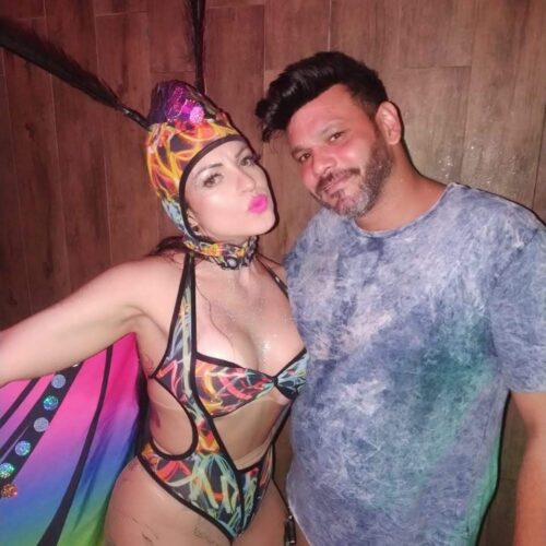 Eu e minha amigona DJ THAY PIRES, vestida por mim, no BAR DO DECA - Florianópolis, 2018.